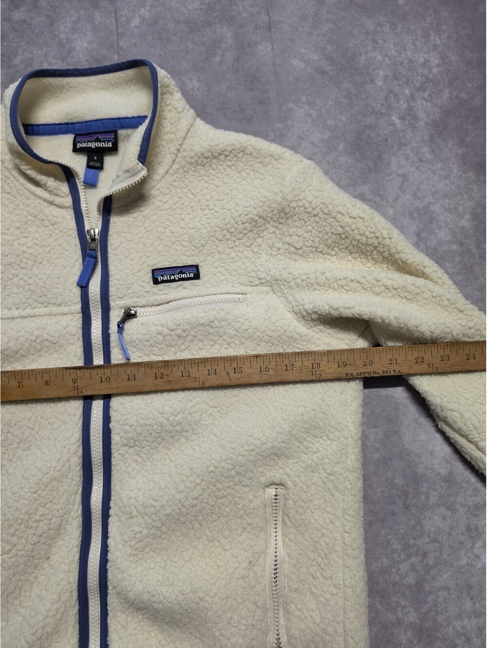 Patagonia Retro Pile Fleece Jacket Women's Small Ivory Cream Blue Full Zip. - Picture 4 of 8